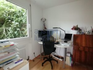 Arbeits- oder Kinderzimmer