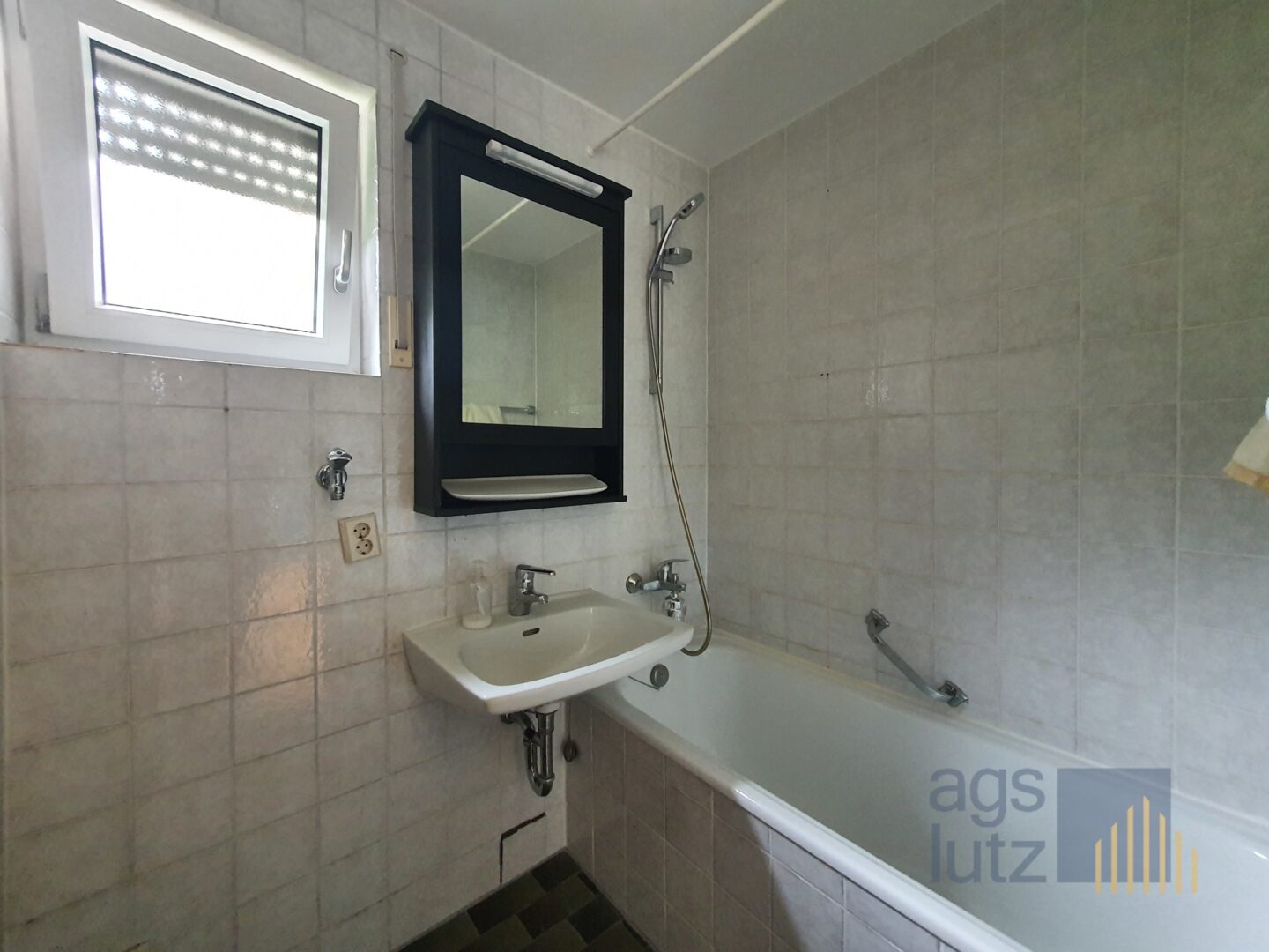 Bad mit Waschmaschinenanschluß