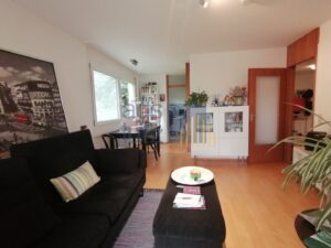 Wohnzimmer von Terrasse aus mit Essbereich