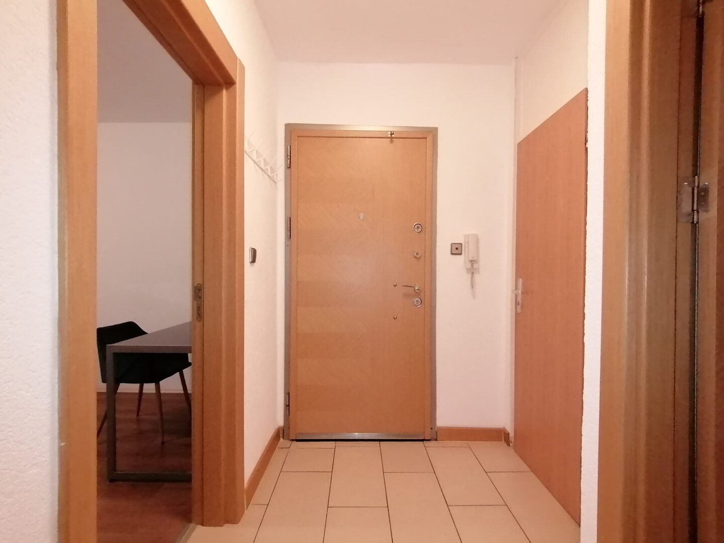 Eingang mit Sicherheitstür
