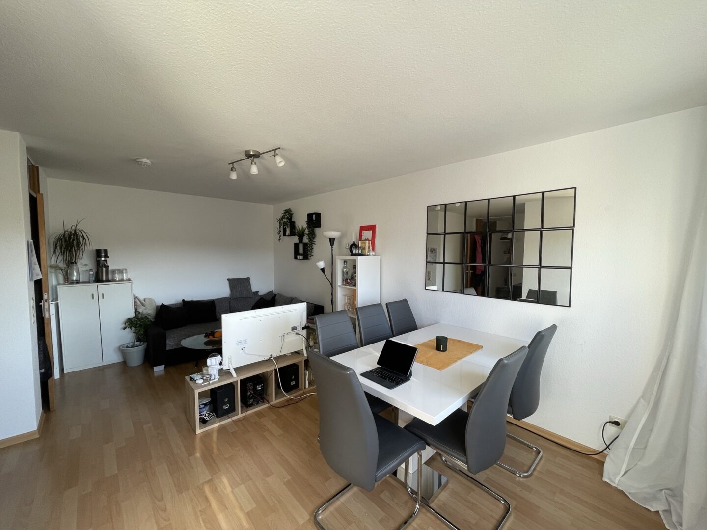 Gegenseite Wohn- und Esszimmer