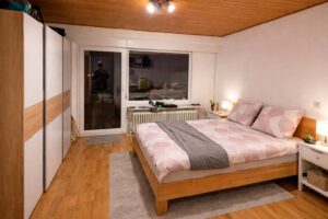 Geräumiges Schlafzimmer