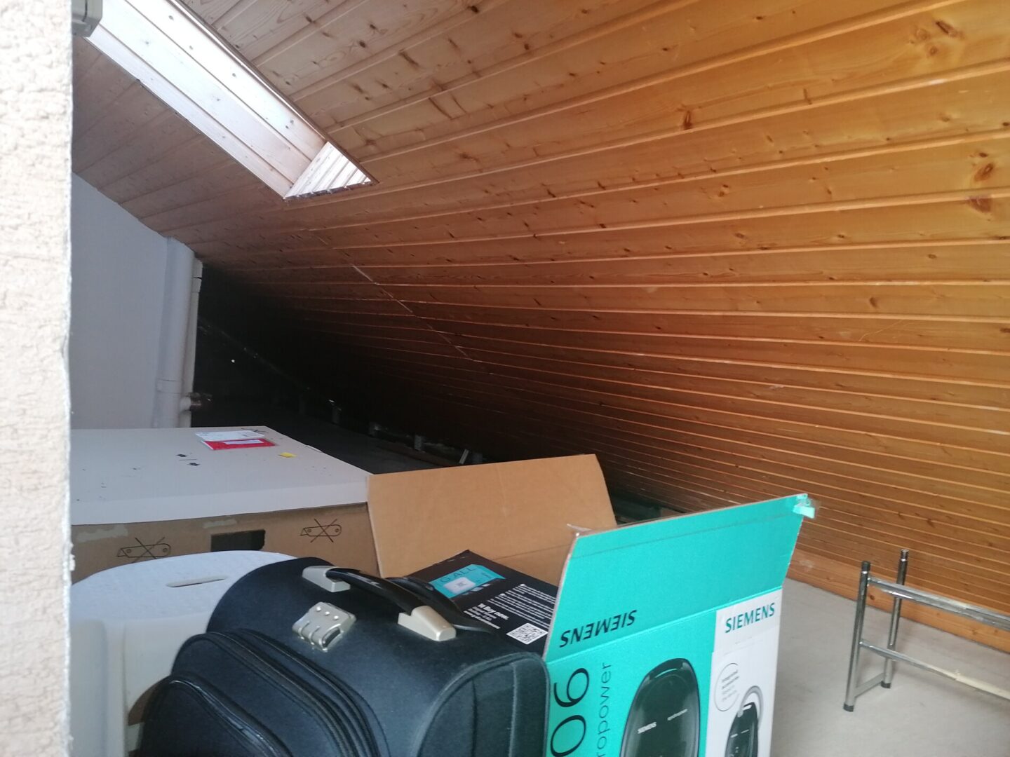 Stauraum unter der Dachschräge