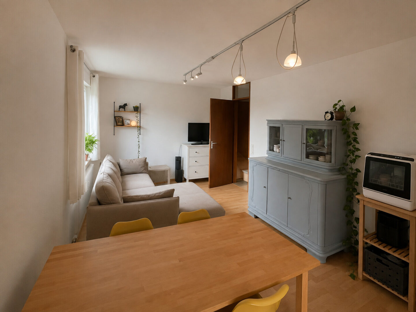 Wohnzimmer mit Essbereich