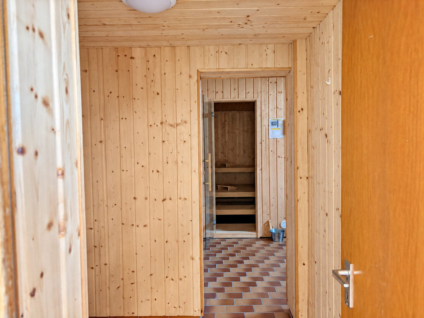 Durchgang Sauna